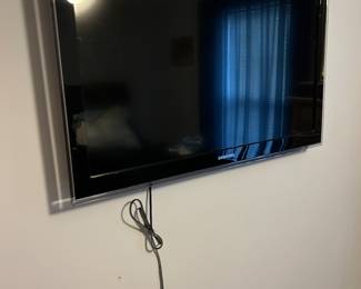 38” Samsung tv with wall mount $45