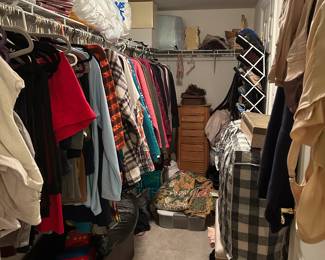 Large walk in closet with women’s clothes mostly 2x and 3x $1-$3 a piece