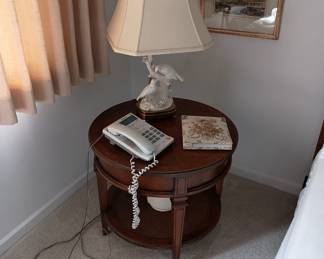 Round side table
Figural table lamp
Push button phone