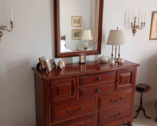 Dresser with mirror
Table lamp