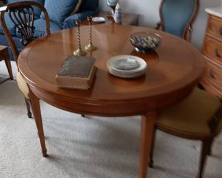 44" Round dining table with three 12" leaves