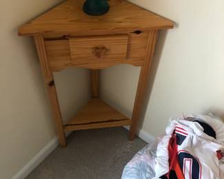 corner table