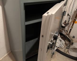 Very nice electronic safe with combination
