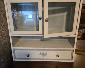 Wall hanging cabinet