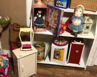 Dolls, Doll trunks, Strawberry Shortcake, Vintage toys, etc.