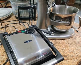 Small kitchen appliances including kitchen Aid mixer