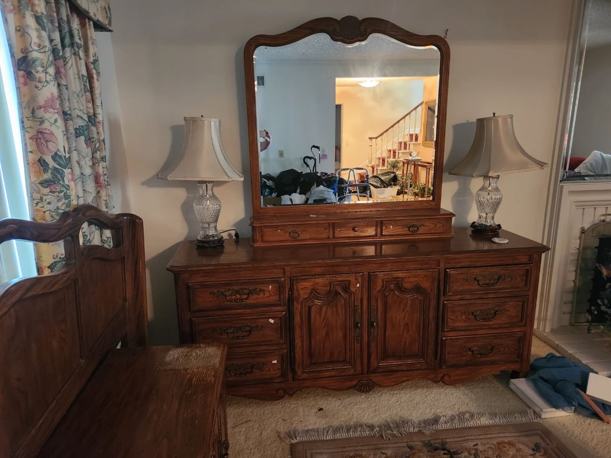 dresser, mirror