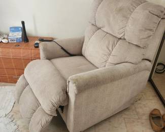 Easy lift chair
