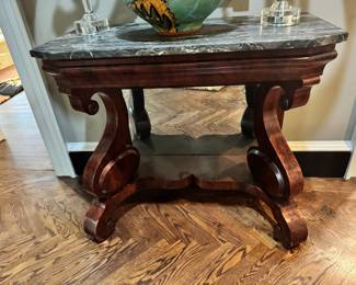 Empire peer table console