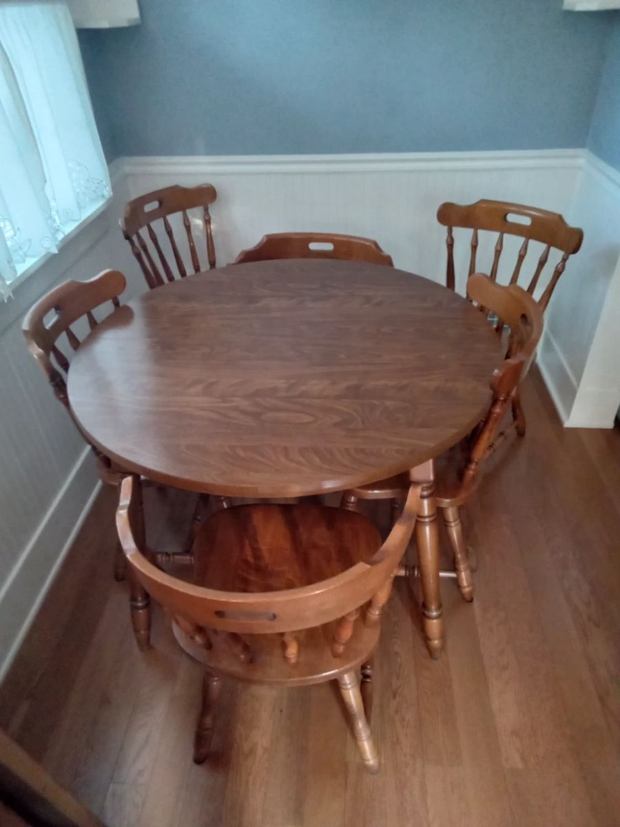 Nice Wood Dining Set with 6 chairs