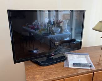 42" LG LED TV