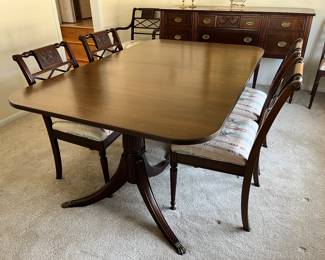 Vintage Grand Rapids Chair Company dining table, 5 side chairs, 1 captains chair, 2 leaves and protective pads......