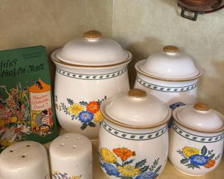 Saltera Floral Salt & Pepper Shakers, Set of 4 – 1982 M. Kamenstein Ceramic Canisters