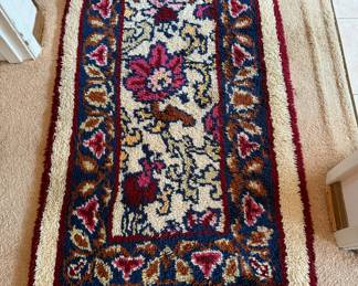 Floral Design Latch Hook Rug – 2.5' x 4'