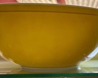 Pyrex Yellow 4 Quart Mixing Bowl