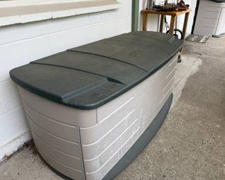 Rubbermaid Heavy Duty Outdoor Storage Deck Box