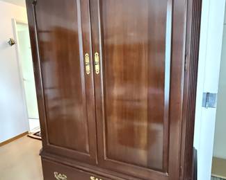 Ethan Allen Georgian Court Mahogany Armoire