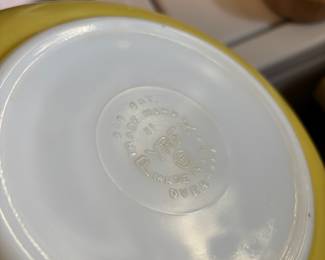 Pyrex Yellow 4 Quart Mixing Bowl
