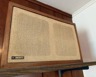 Scott Walnut Case Speaker