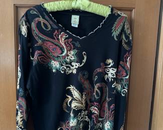 Jess & Jane Black V-Neck Sweater with Paisley Design – Size XL