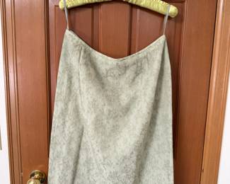 Le Suit Pale Green Suit Jacket & Skirt with Floral Print – Size 16