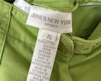 Jones New York Sport Green Shorts – Size 16