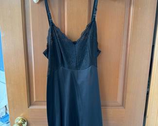 Circa 1950s Vanity Fair Black Lace Slip – Size 32