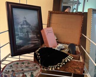 Estee Lauder Pleasures Perfume