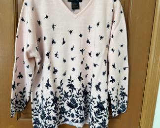 Requirements Black & White Butterfly Print V-Neck Sweater – Size XL