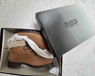 Munro American Women's Tan Suede Shearling Boots – Size 10