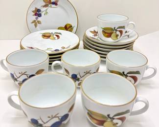 Set 6 1961 Royal Worcester Evesham Fine Porcelain China: Dessert Plates, Cups & Saucers
Lot #: 79