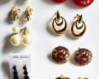 8 Pairs Vintage Earrings, Mostly Clip-Ons, 1 By Napier
Lot #: 133