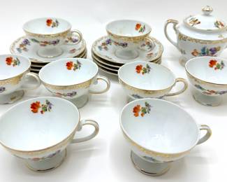Set 8 Vintage Noritake Dresdoll Japanese Tea Cups & Saucers & Sugar Bowl With Gold Accents
Lot #: 85