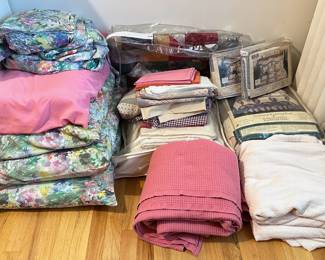 Bedding: Quilt With Matching Shams In Original Packaging, King Sheets, Blankets & More
Lot #: 193