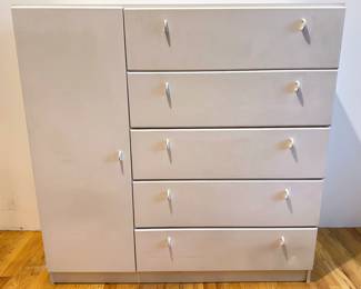 Large Press Board Dresser
Lot #: 154