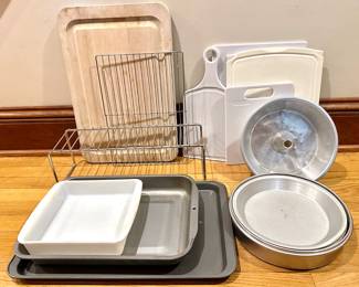 Baking Pans, Cutting Boards & Cooling Racks (18 Pieces)
Lot #: 168