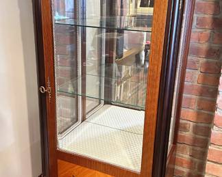 Marconi Arte Italian China Cabinet With Mirrored Interior & Gold Details
Lot #: 102