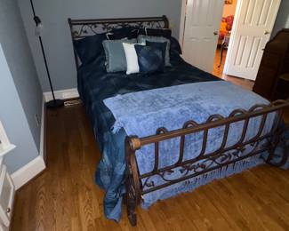 Stunning, Iron queen, size bed