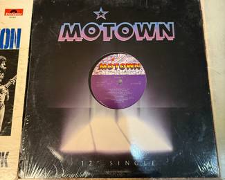 A collection of vintage vinyl records featuring John Mayall's 'Blues Alone', Pointer Sisters' 'Black & White', The 5th Dimension's album, and more. Ideal for collectors and music enthusiasts. See pictures for more details.