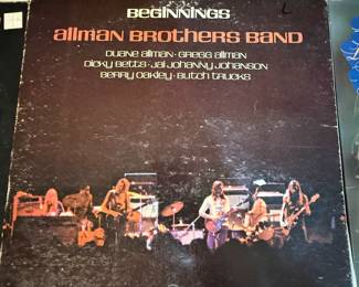 Lot of vintage vinyl records including 'The Best of Bread', Harry Chapin's 'Portrait Gallery', and albums by the Allman Brothers Band, Dean Baez, and others. Diverse selection for collectors and music enthusiasts.
Please check photos for condition and any condition issues. We have verified the contents and looked for major scratches. This is a well loved collection and should be accepted as such.