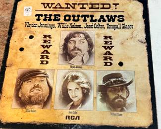 This auction lot features a selection of vintage vinyl records, including titles such as 'Country Gold', 'Wanted! The Outlaws', Johnny Cash, and more. A great addition for music lovers and collectors alike. See pictures for more details.