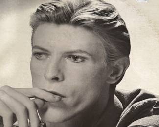 Lot of David Bowie vinyl records including 'ChangesOneBowie' (1976), 'Bowie' (1975), and more. See pictures for details.