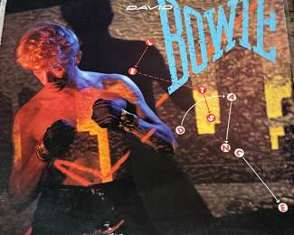 Lot of David Bowie vinyl records including 'ChangesOneBowie' (1976), 'Bowie' (1975), and more. See pictures for details.