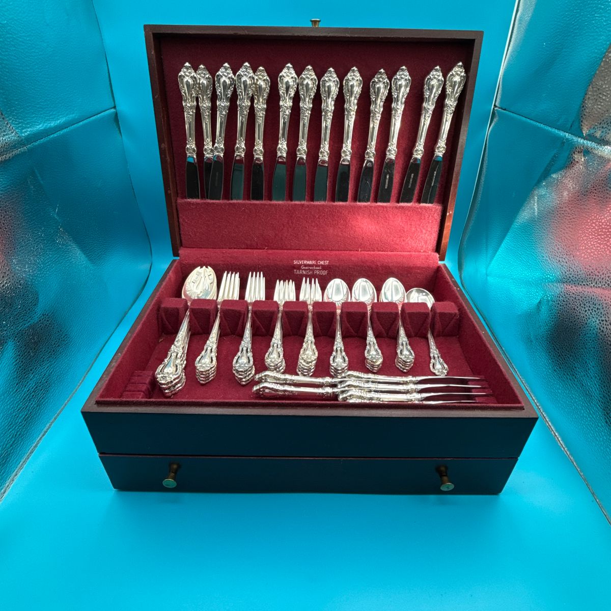 Lunt Sterling Silver 'Eloquence” Flatware Set - 70.34ozt Total Weight This is a set of beautiful quality sterling flatware in the pattern “Eloquence” by Lunt Sterling.
The set features:
13 Dinner Knives
8 Butter Knives
10 Dinner Forks - 21.37 ozt12 Salad Forks
4 Soup Spoons 5.9ozt
10 Dessert Spoons 11.97
3 Large Solid Serving Spoons 10.10
1 Large Slotted Serving Spoon 3.15
1 Sugar Spoon 1.52