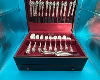 Lunt Sterling Silver 'Eloquence” Flatware Set - 70.34ozt Total Weight This is a set of beautiful quality sterling flatware in the pattern “Eloquence” by Lunt Sterling.
The set features:
13 Dinner Knives
8 Butter Knives
10 Dinner Forks - 21.37 ozt12 Salad Forks
4 Soup Spoons 5.9ozt
10 Dessert Spoons 11.97
3 Large Solid Serving Spoons 10.10
1 Large Slotted Serving Spoon 3.15
1 Sugar Spoon 1.52