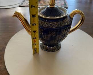 Vintage 6 Cup Teapot