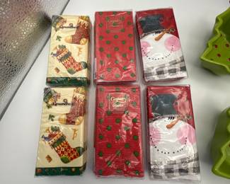 Lot includes a 2000s Mud Pie Christmas tree-shaped serving dish, an ornament holder, and six decorative holiday napkins featuring festive designs. Perfect for holiday gatherings and decorations.