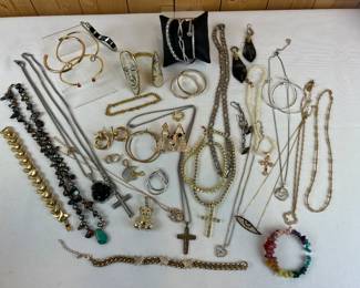 Just an example of some of the nice jewelry for men and women at the sale