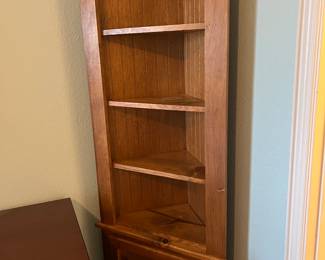 Corner cabinet, wood shelf