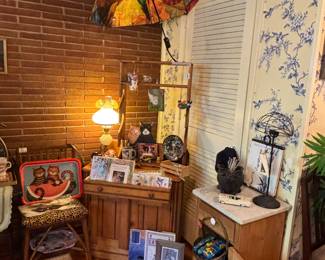 There’s the cat items… And, that is a Chihuly umbrella brand new that I hung from the ceiling. You can pay an arm for it at a museum or just a couple of fingers for it here :-)